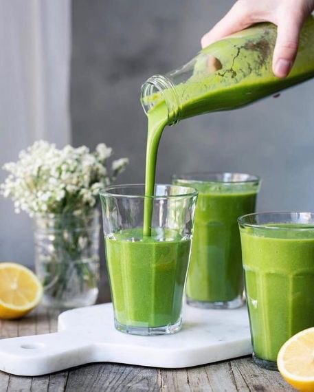 Šťáva z listové zeleniny a bylinek Zelené šťávy z odšťavňovače Kuvings