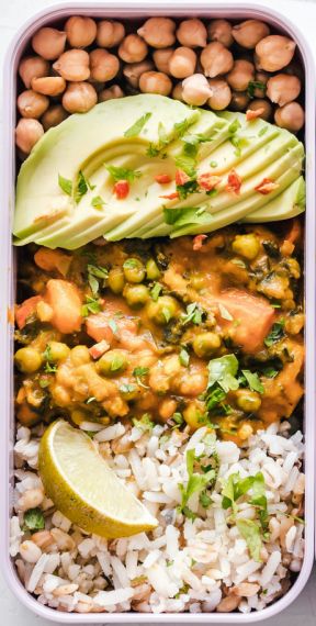 Veganská strava je založena na rostlinných produktech Veganství podporuje zdraví a udržitelný životní styl