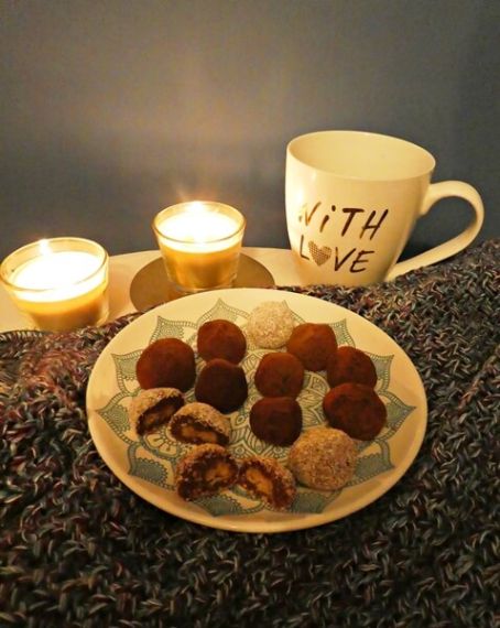 Zdravé nepečené raw pralinky s náplní Recept na domácí pralinky s náplní