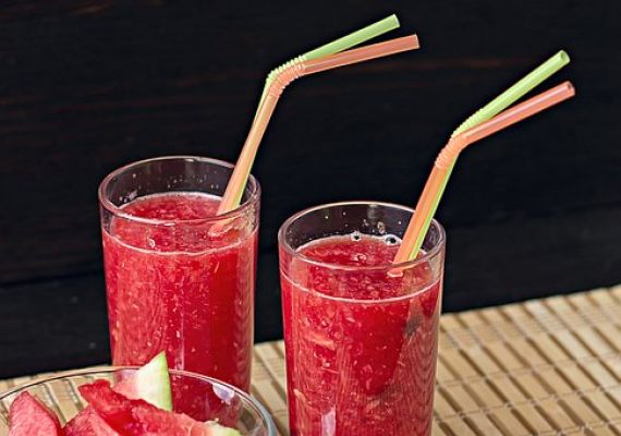 Moderní odšťavňovač Kuvings pro lisování ovocných a zeleninových šťáv Domácí ovocné a zeleninové šťávy z odšťavňovače