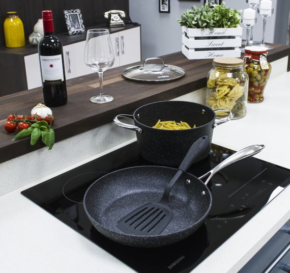 Rozdíl mezi nepřilnavým povrchem Neverstick 2, Neverstick 3 a Scoville