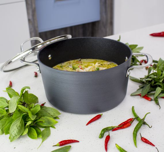 Inovativní nepřilnavé technologie u povrchů Neverstick a Scoville Nepřilnavé nádobí Neverstick nabízí odolnost a dlouhou životnost