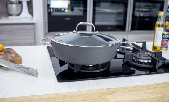 Porovnání nepřilnavých vrstev Neverstick a Scoville Pokročilé vlastnosti nepřilnavých povrchů Neverstick a Scoville