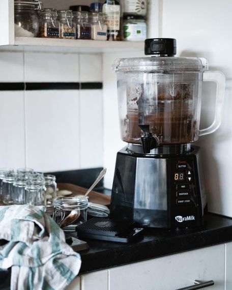 NutraMilk výrobník mlék a másla