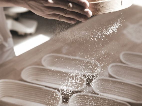 Ruční mlýnek Waldner Biotech na mletí celozrnné, bezlepkové mouky Ruční mlýnek Waldner Biotech na mletí celozrnné, bezlepkové mouky