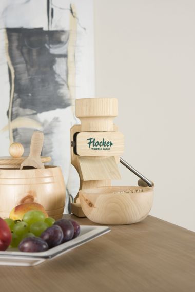 Výroba ovesných vloček pro domácí müsli ve vločkovači Flocker Výroba ovesných vloček pro domácí müsli ve vločkovači Flocker